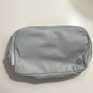 NWT Lululemon Everywhere Belt Bag 1L Drop/White